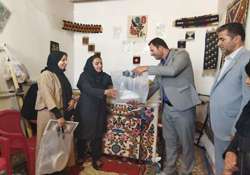 هنرمندان، سفیران فرهنگ ، آداب و رسوم هر منطقه ؛ برگزاری آیین تجلیل از فعالان صنایع دستی بخش پادنای علیا و شهر بیده سمیرم